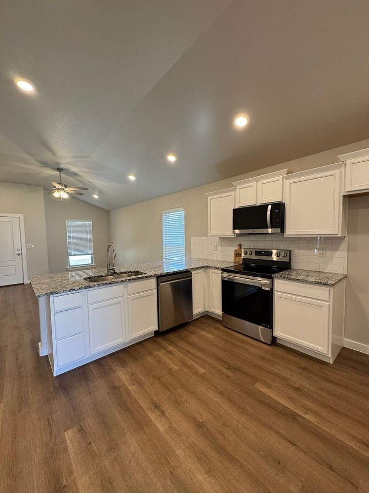 3002 Buckthorn Dr - Photo 6 of 17
