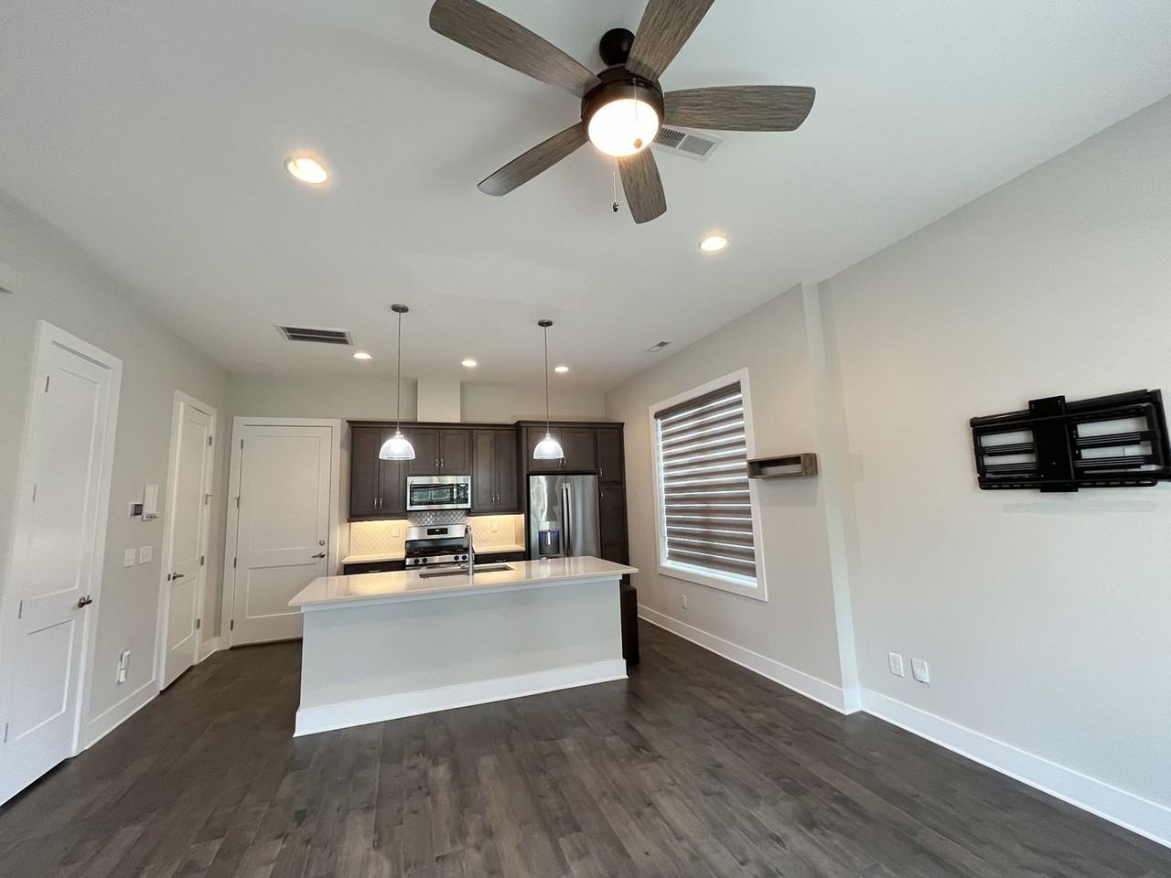 510 Vernon Avenue - Photo 2 of 33