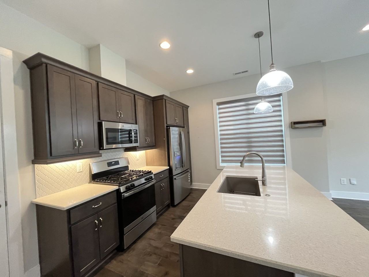 510 Vernon Avenue - Photo 3 of 33