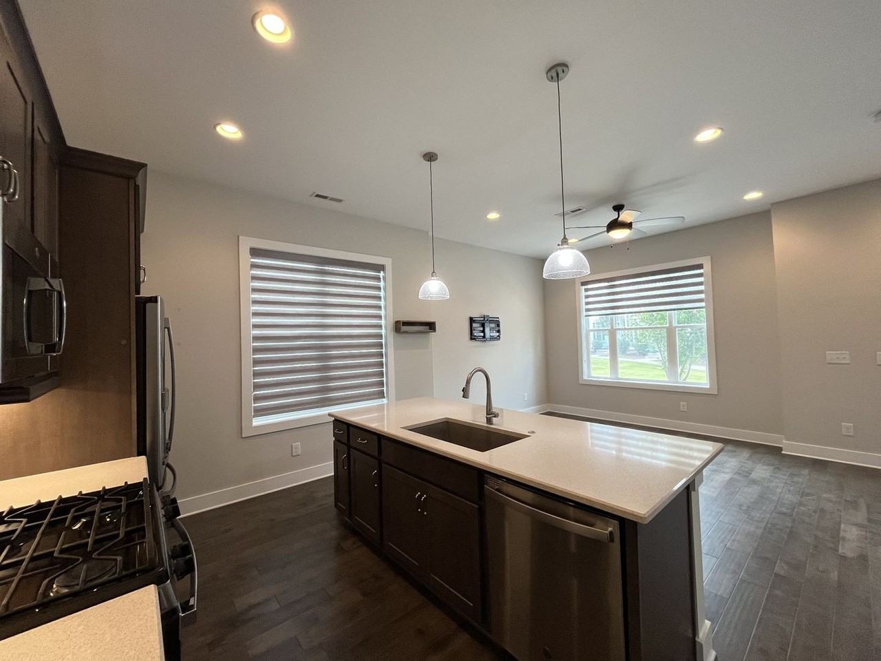 510 Vernon Avenue - Photo 4 of 33