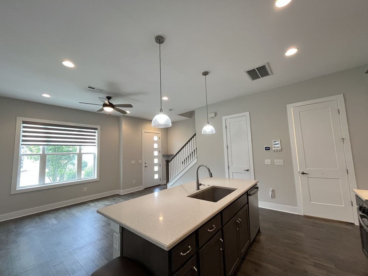 510 Vernon Avenue - Photo 5 of 33