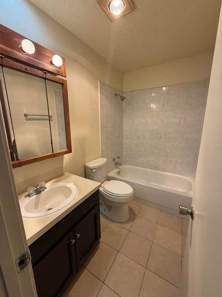 8224 Governor Dr Apt C - Photo 2 of 14