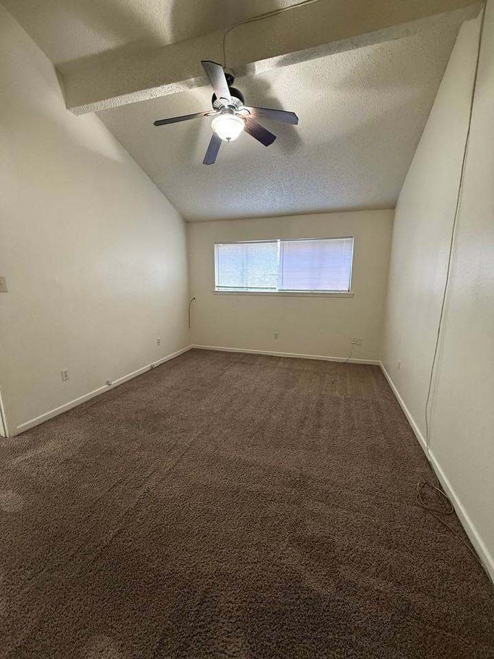 8224 Governor Dr Apt C - Photo 3 of 14