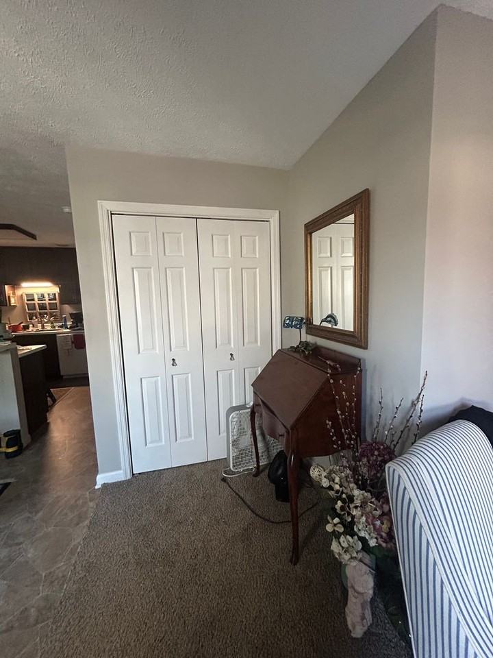 936 E Commons Dr - Photo 5 of 11