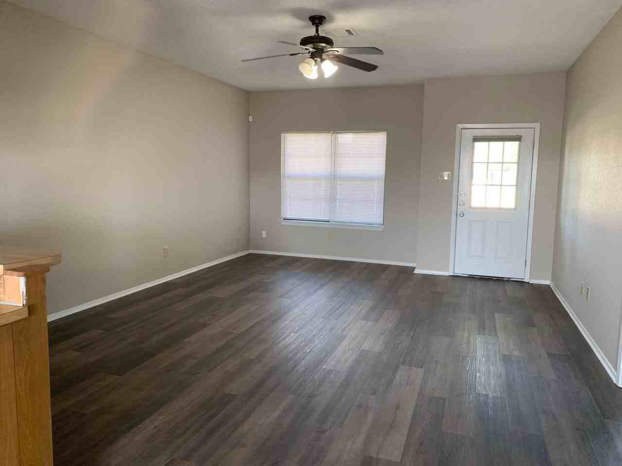 205 Lee Ln - Photo 3 of 8