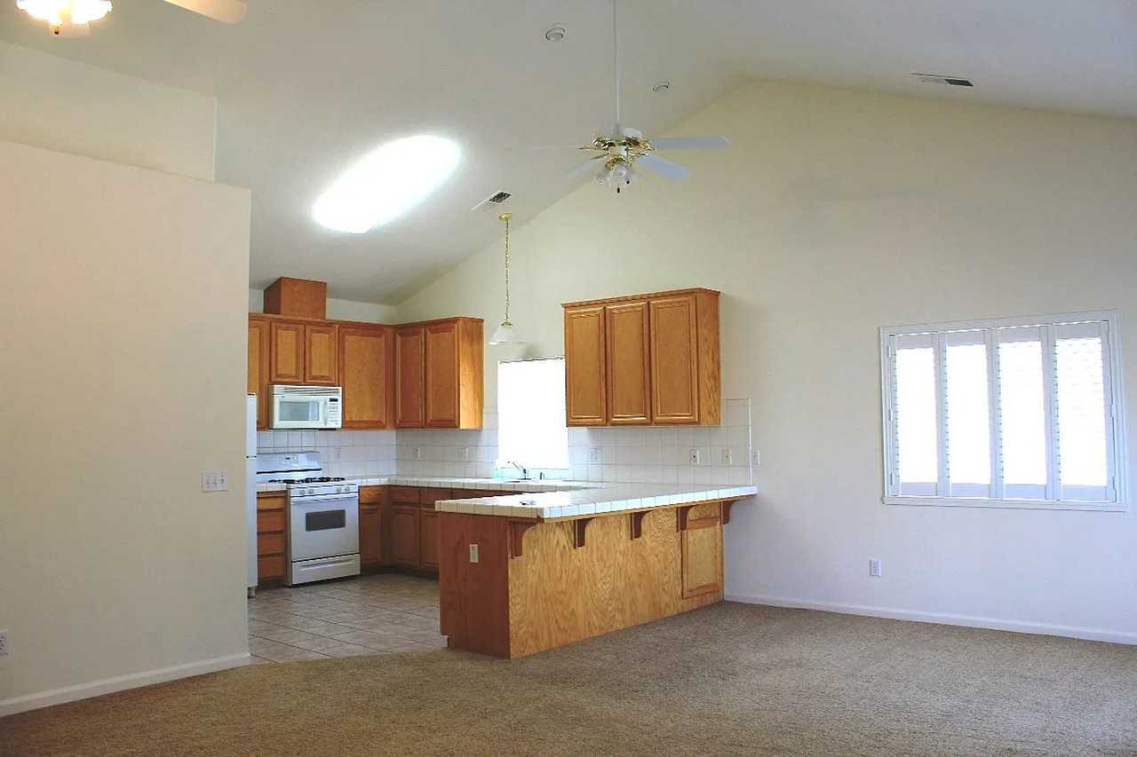 1072 Mockingbird Ln - Photo 3 of 11