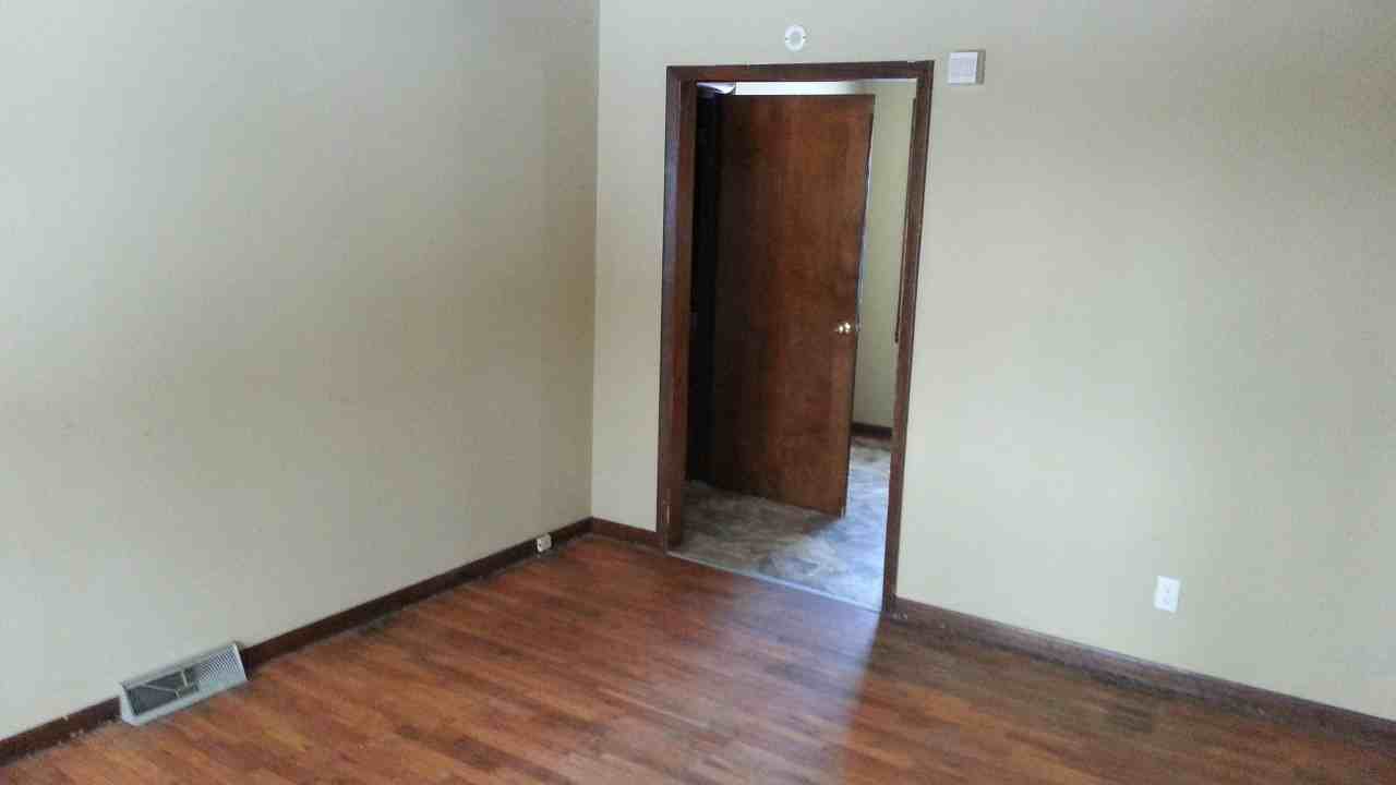 8704 E 117 St - Photo 2 of 4