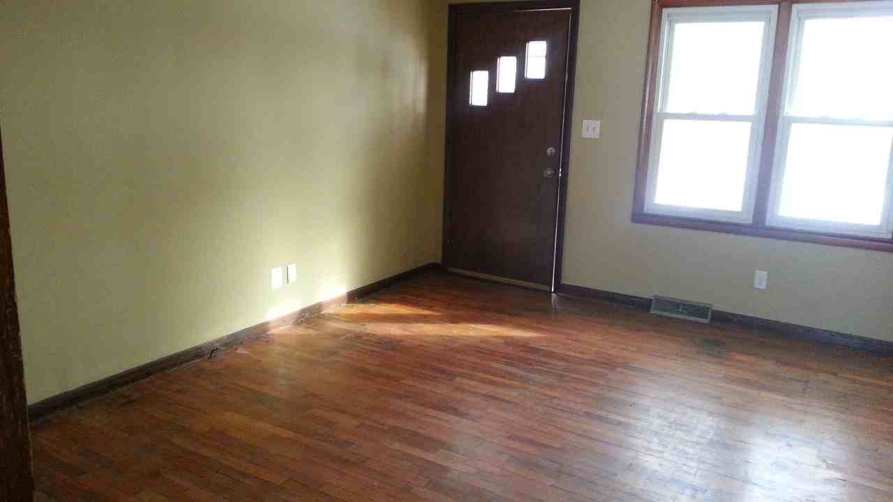 8704 E 117 St - Photo 3 of 4