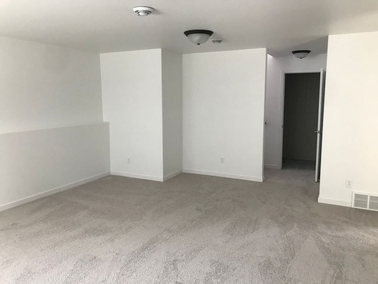 303B Torontos Ct - Photo 5 of 9