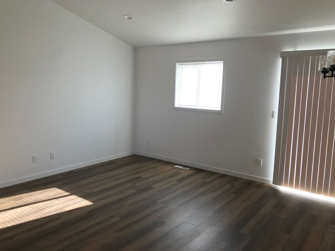 303B Torontos Ct - Photo 4 of 9