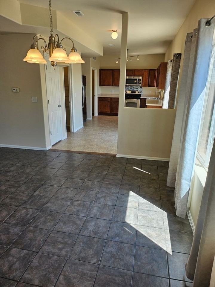 5112 Tabor Ln - Photo 4 of 22