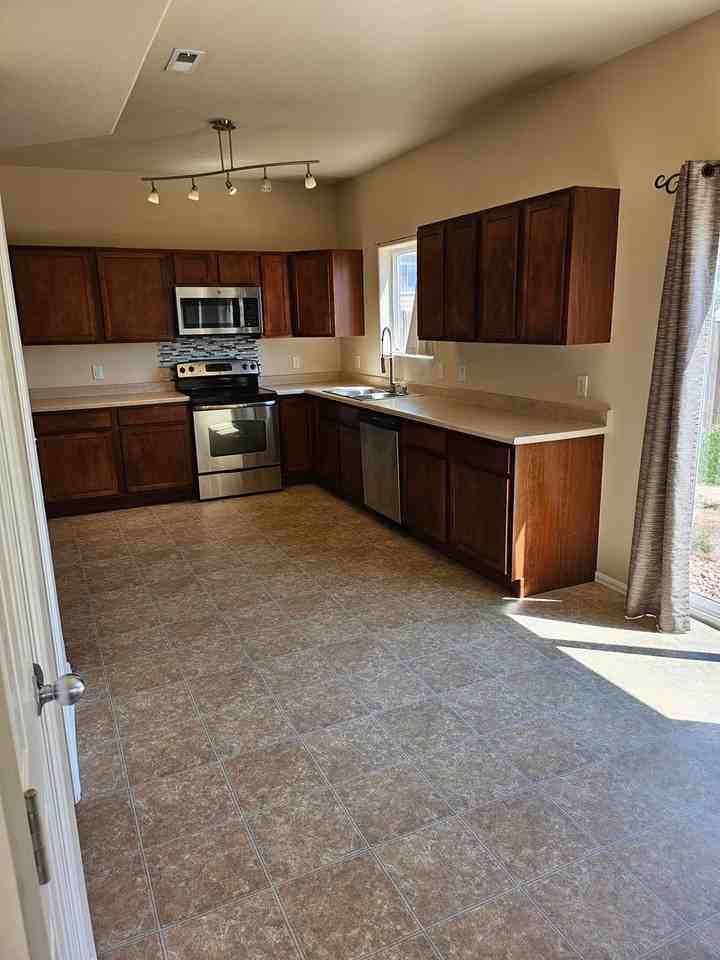 5112 Tabor Ln - Photo 5 of 22