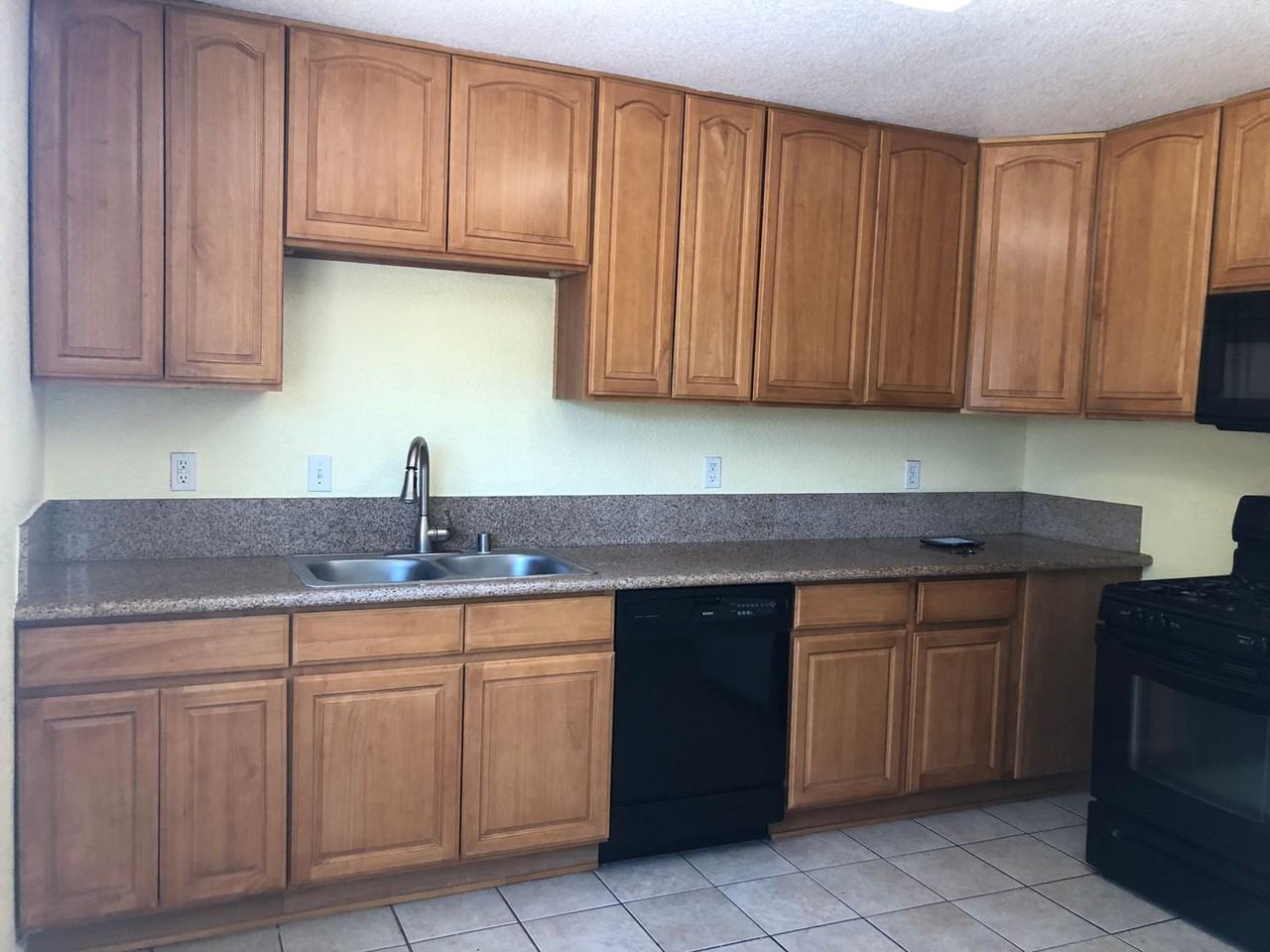 3932 Huron St - Photo 3 of 8