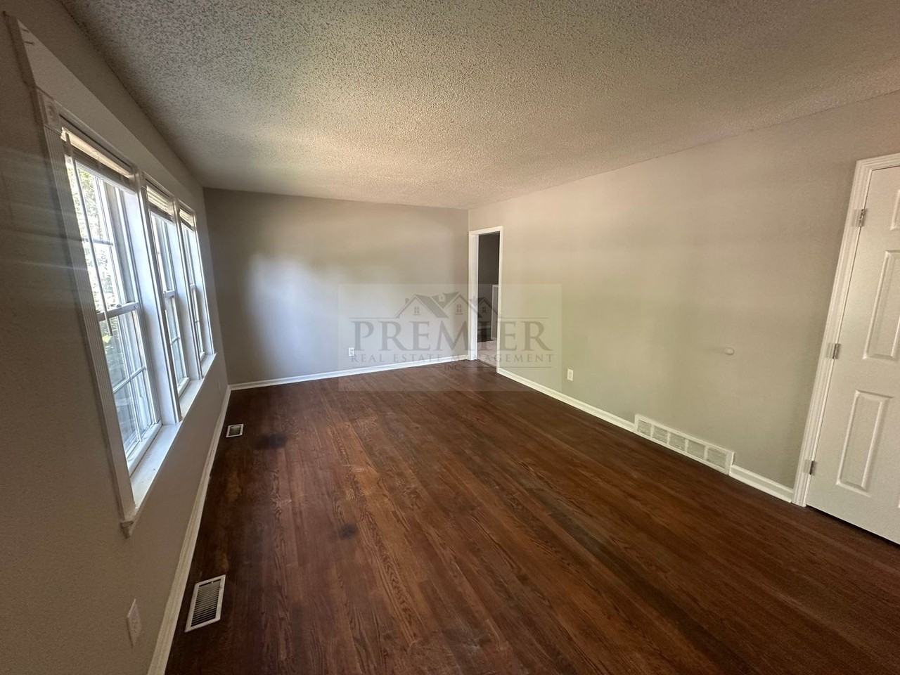 613 N Sunset Dr - Photo 2 of 19