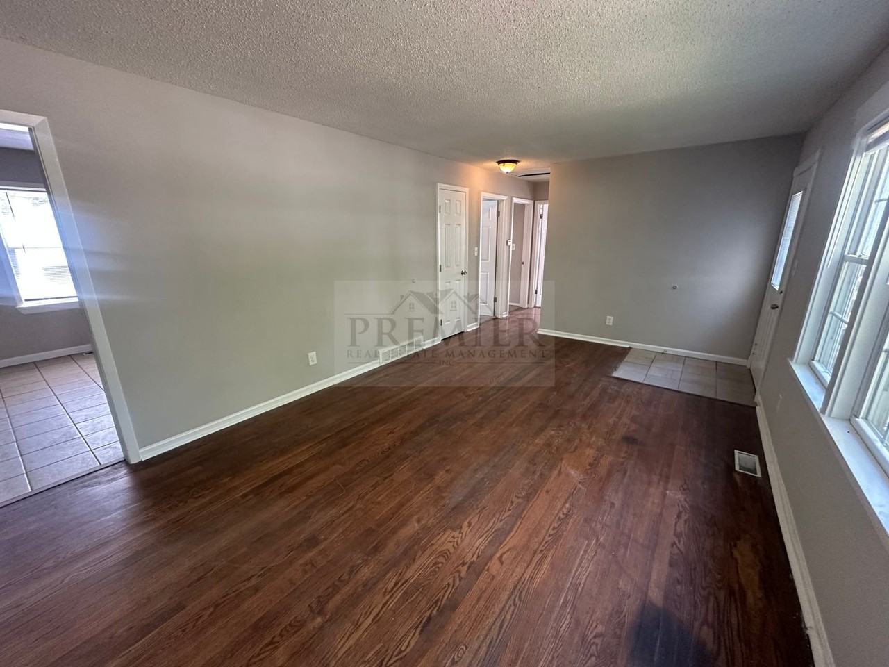 613 N Sunset Dr - Photo 3 of 19