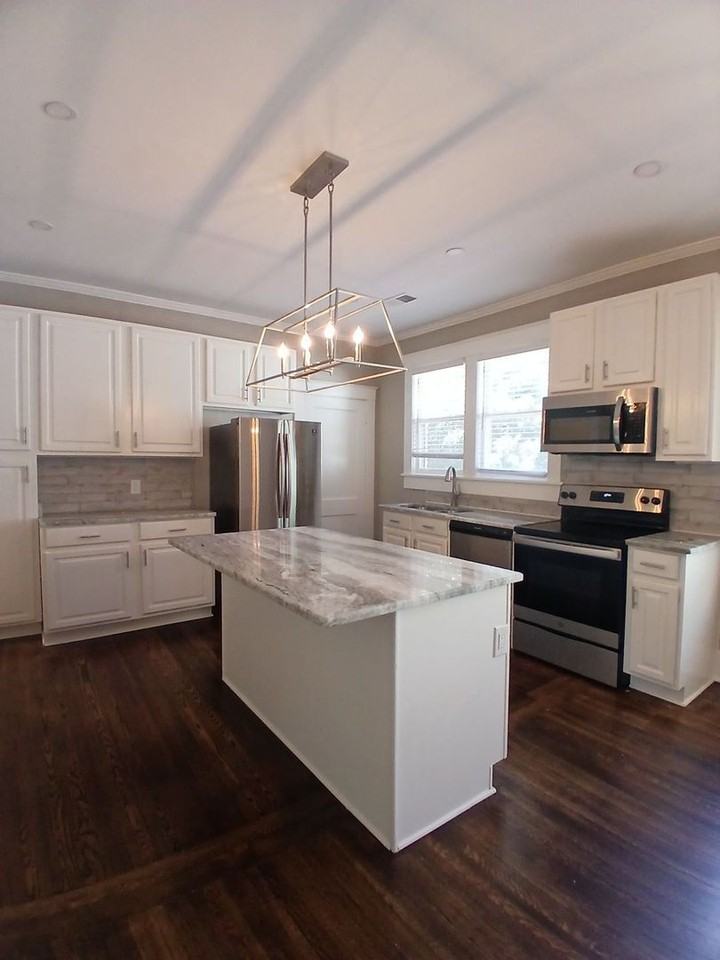 285 Hawthorne St - Photo 7 of 16