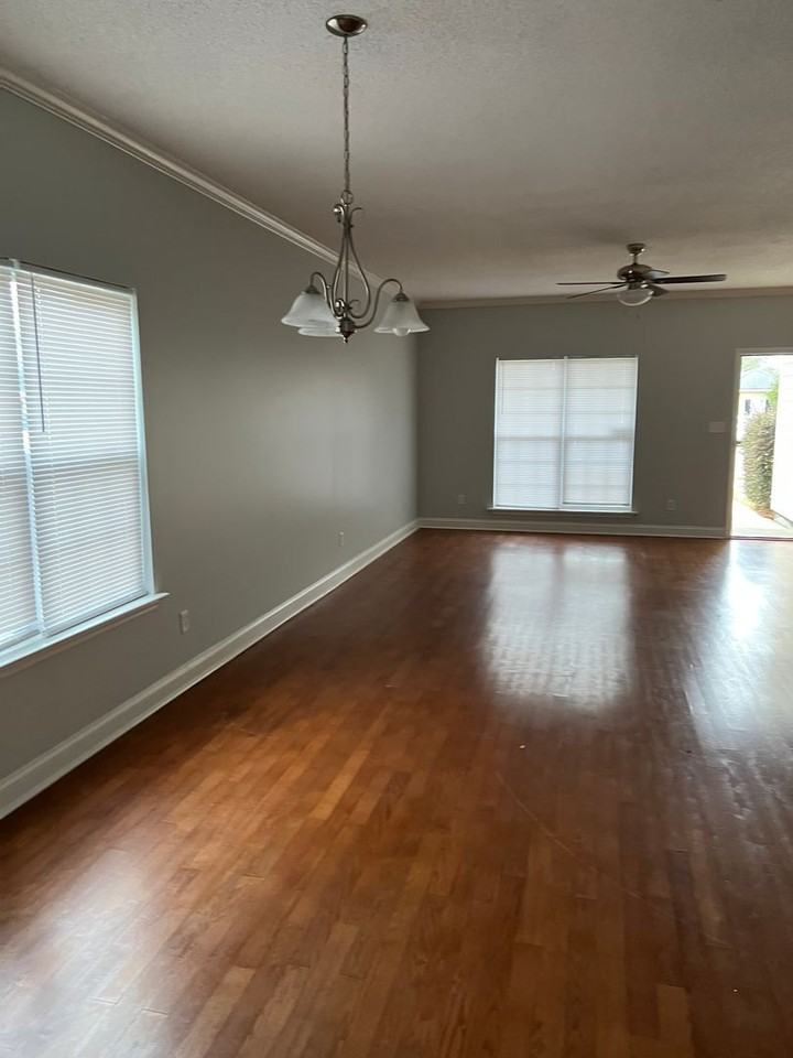 146 Mayfield Dr - Photo 2 of 10