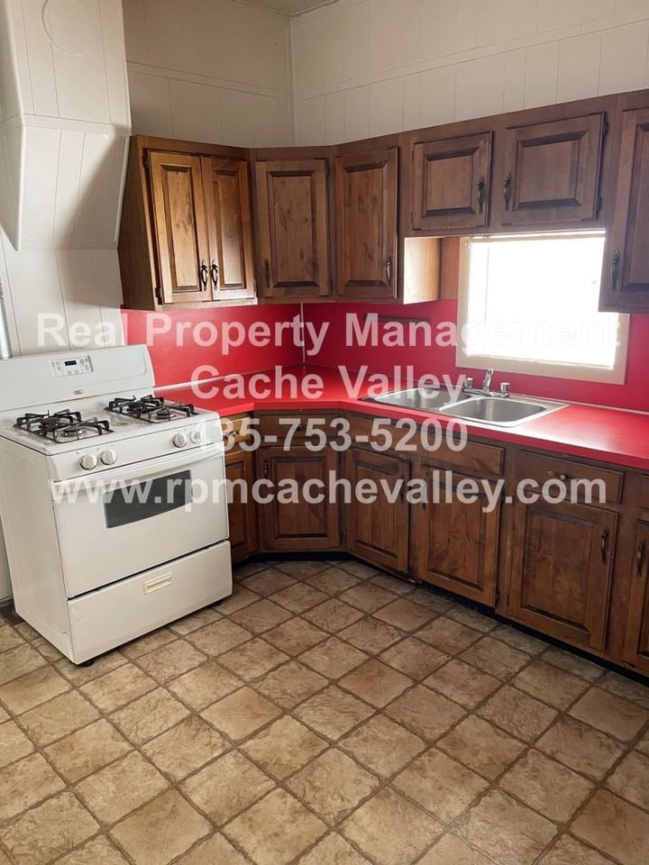 184 S State St - Photo 2 of 5