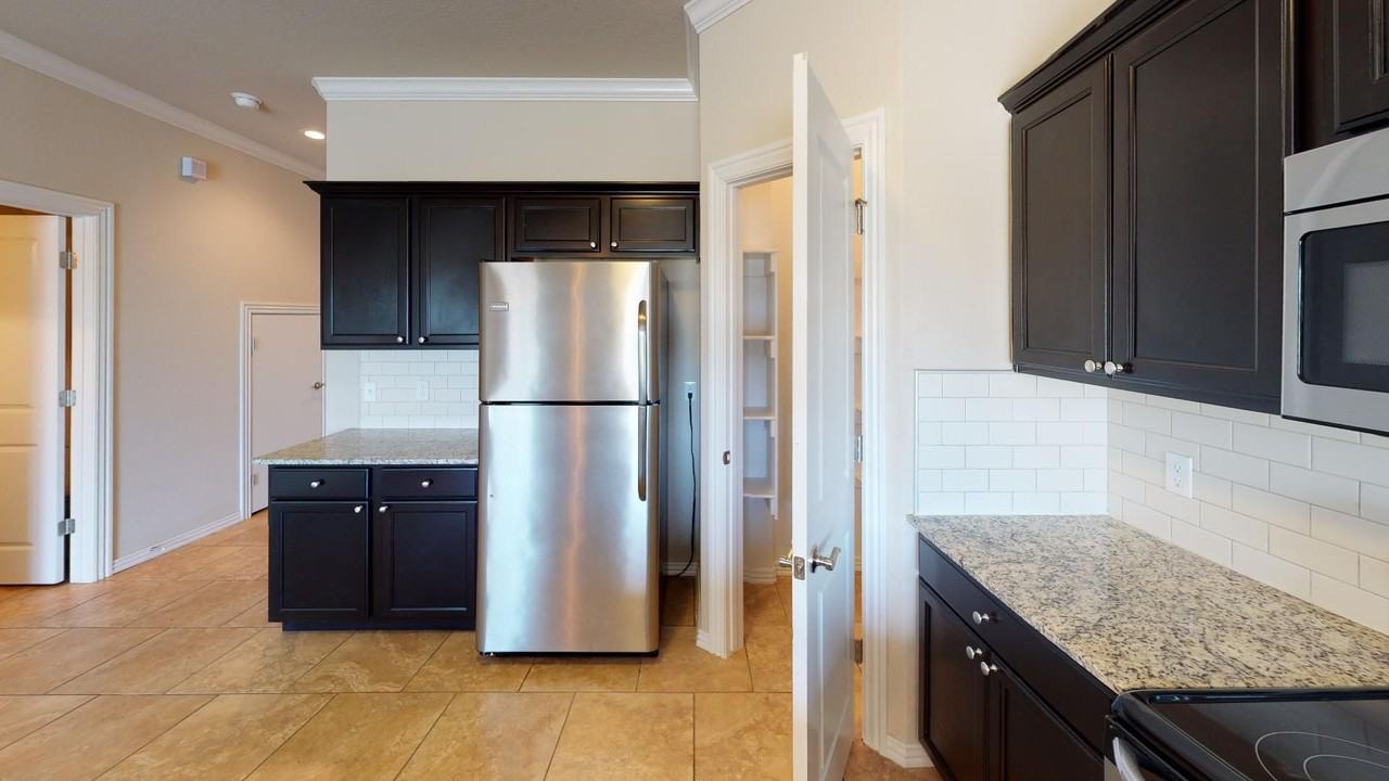 2713 W Shasta Rd - Photo 4 of 12