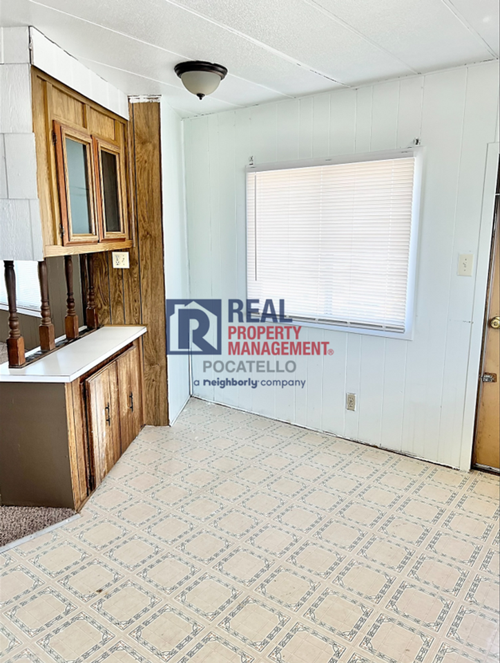 123 Teakwood St - Photo 5 of 17