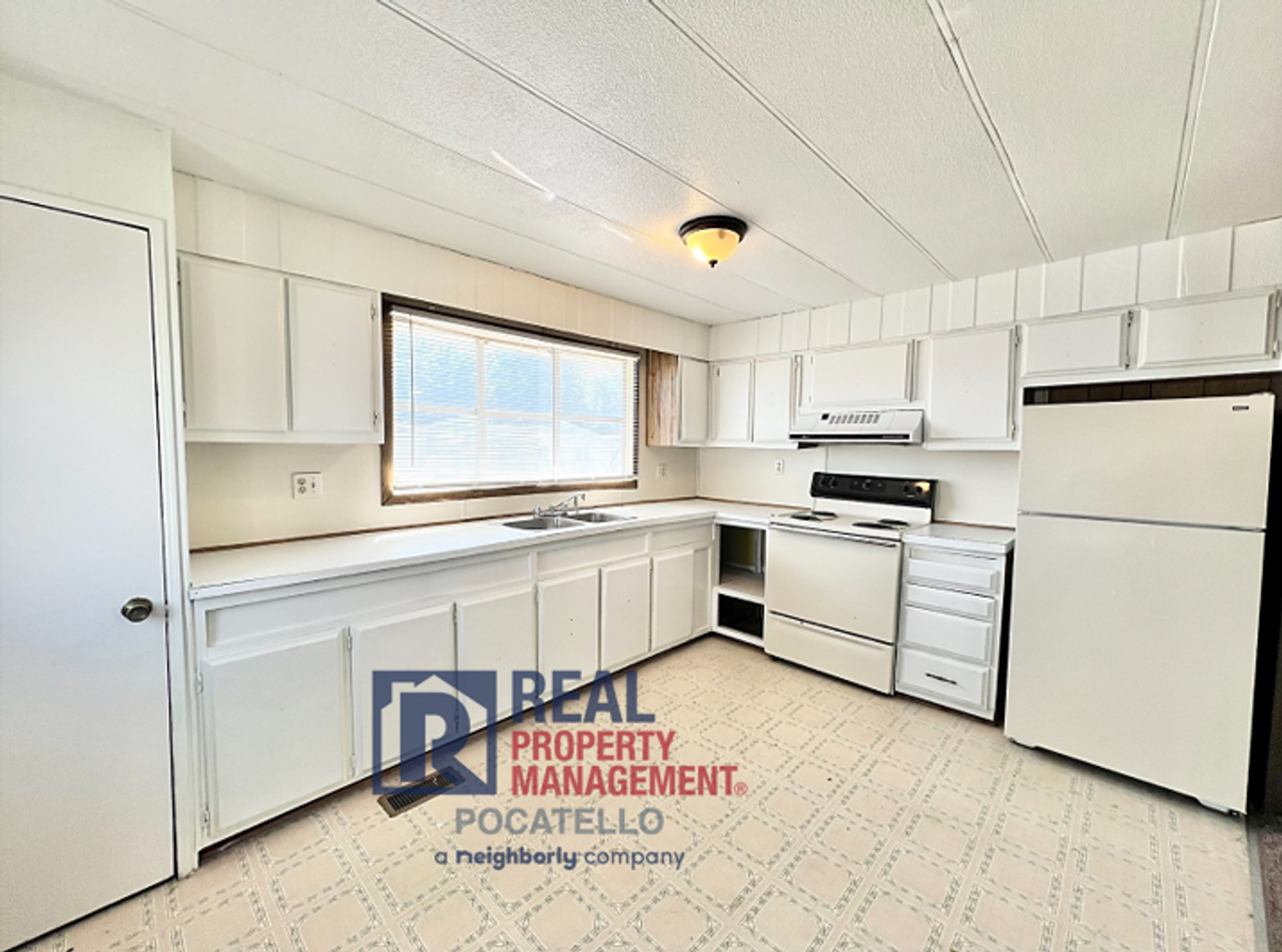 123 Teakwood St - Photo 6 of 17