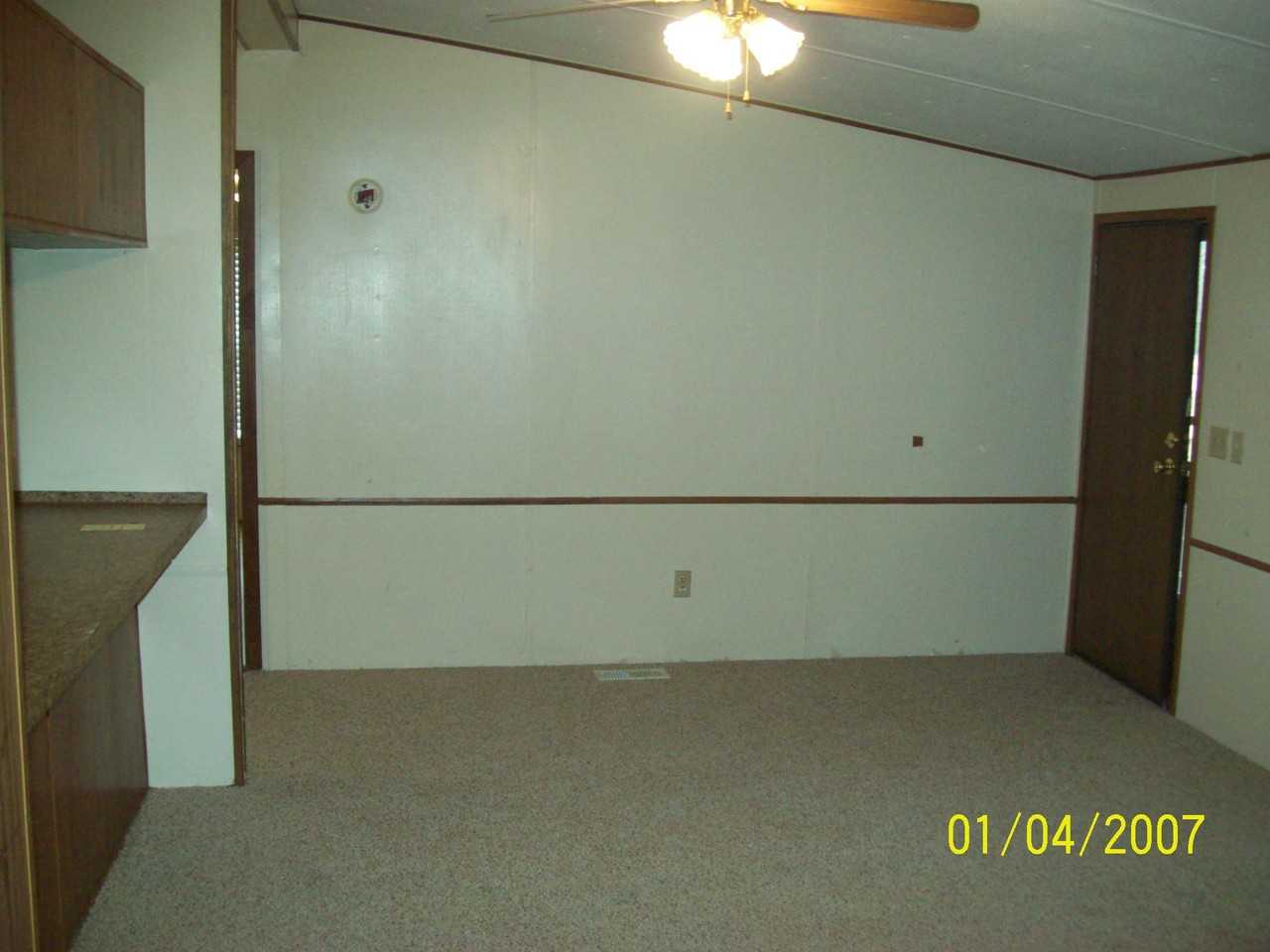 109 Washington St - Photo 3 of 9