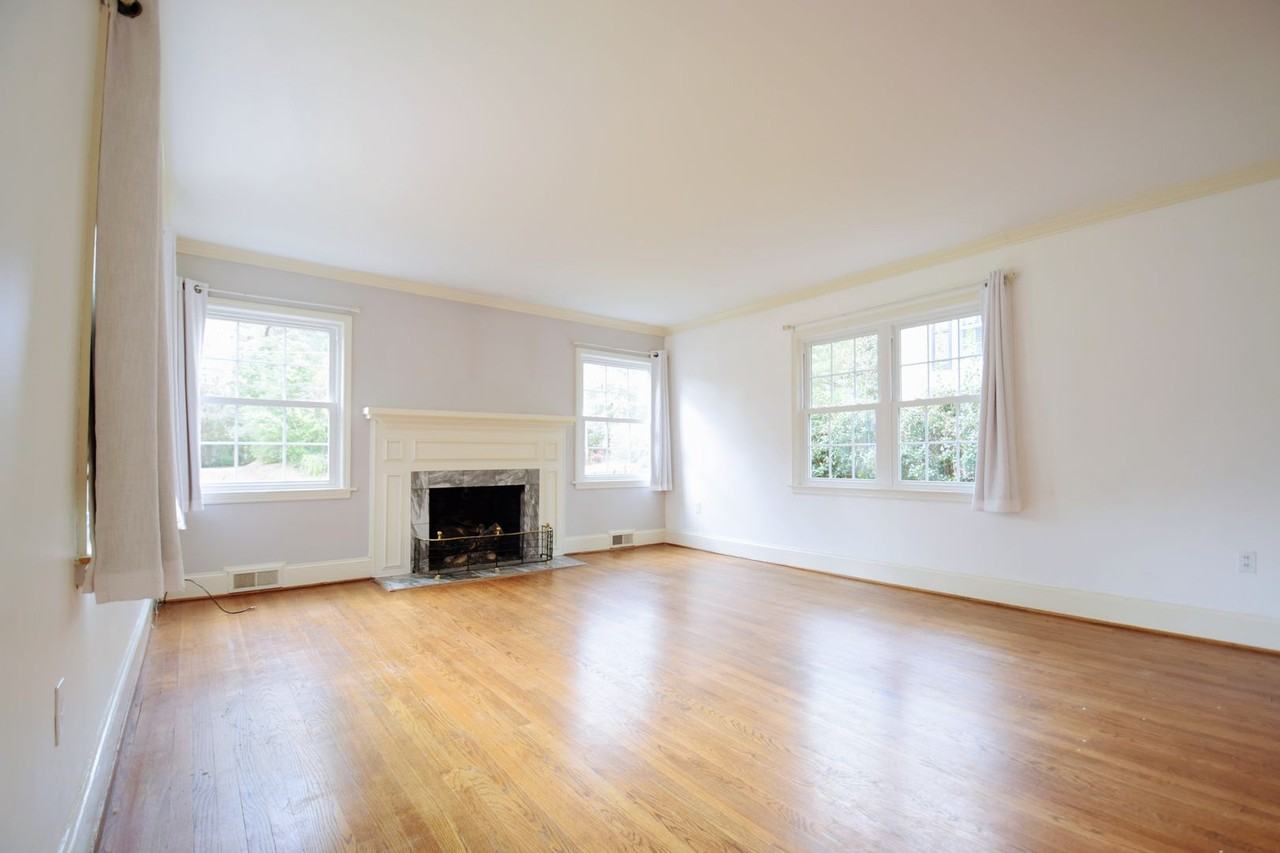 606 Rush Rd - Photo 3 of 26