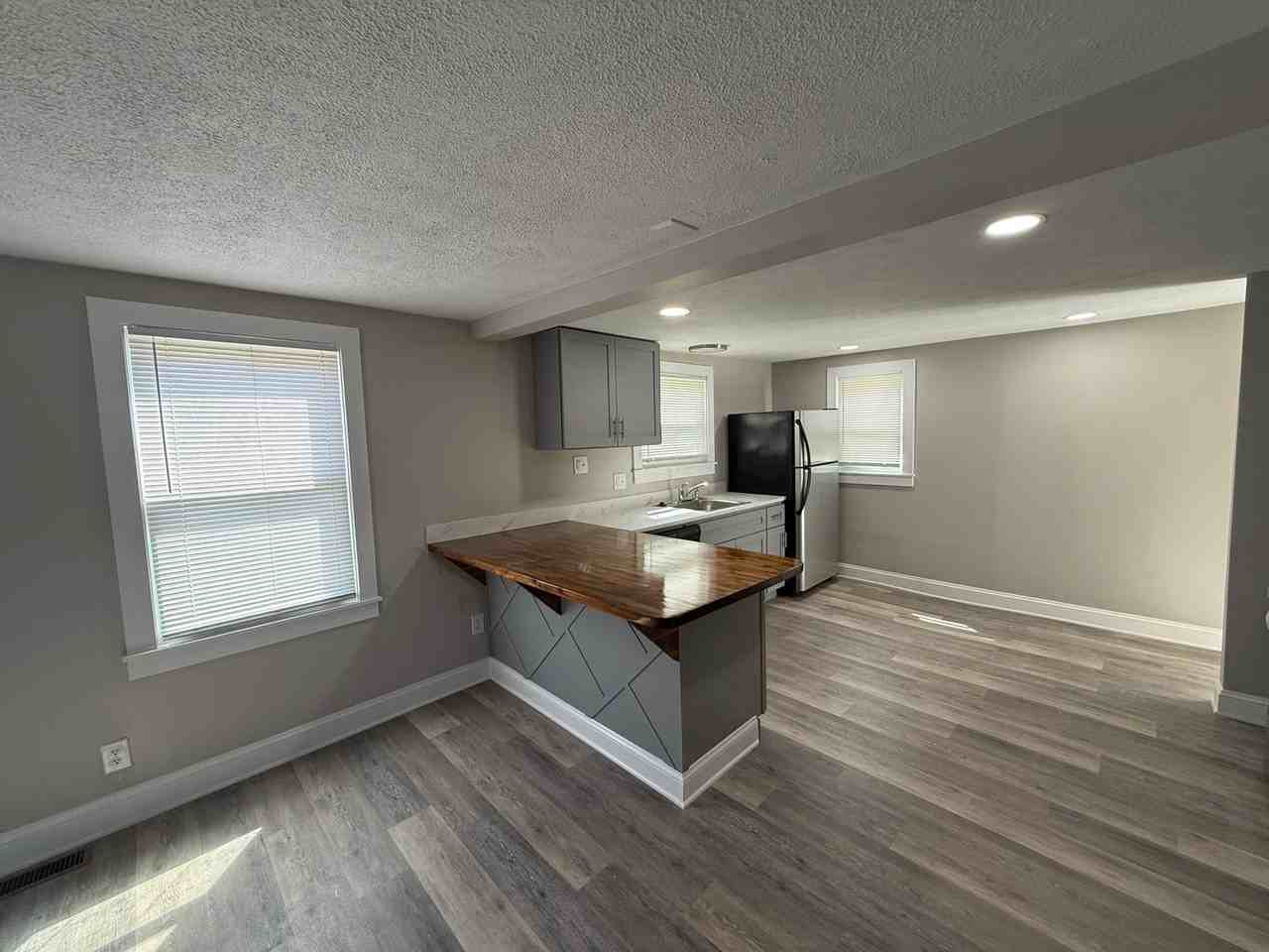 1821 Clay St - Photo 2 of 14