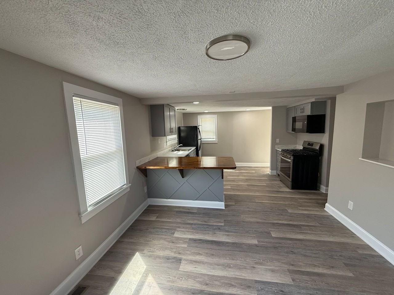 1821 Clay St - Photo 3 of 14