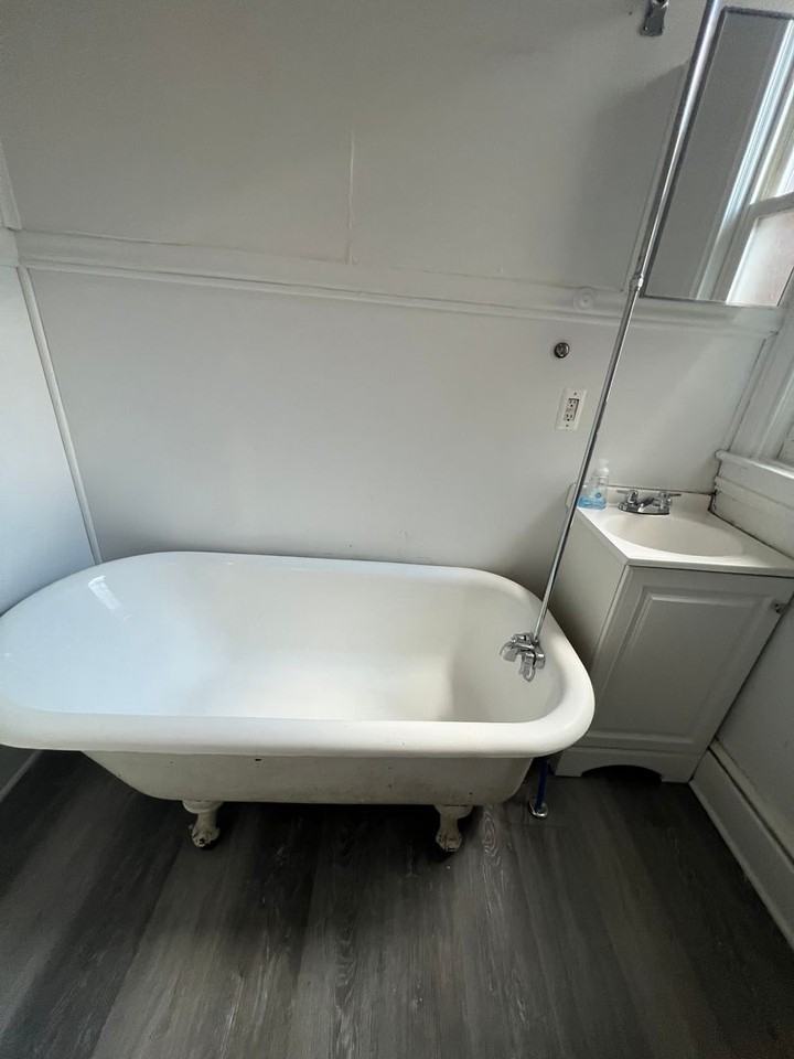 347 E King St - Photo 2 of 8