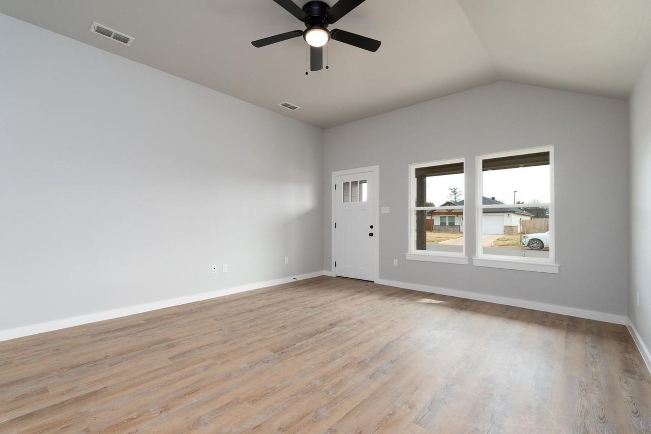 179 Tombstone Rd - Photo 2 of 26