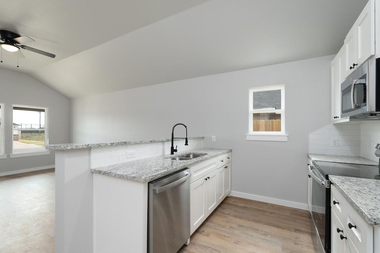 179 Tombstone Rd - Photo 3 of 26