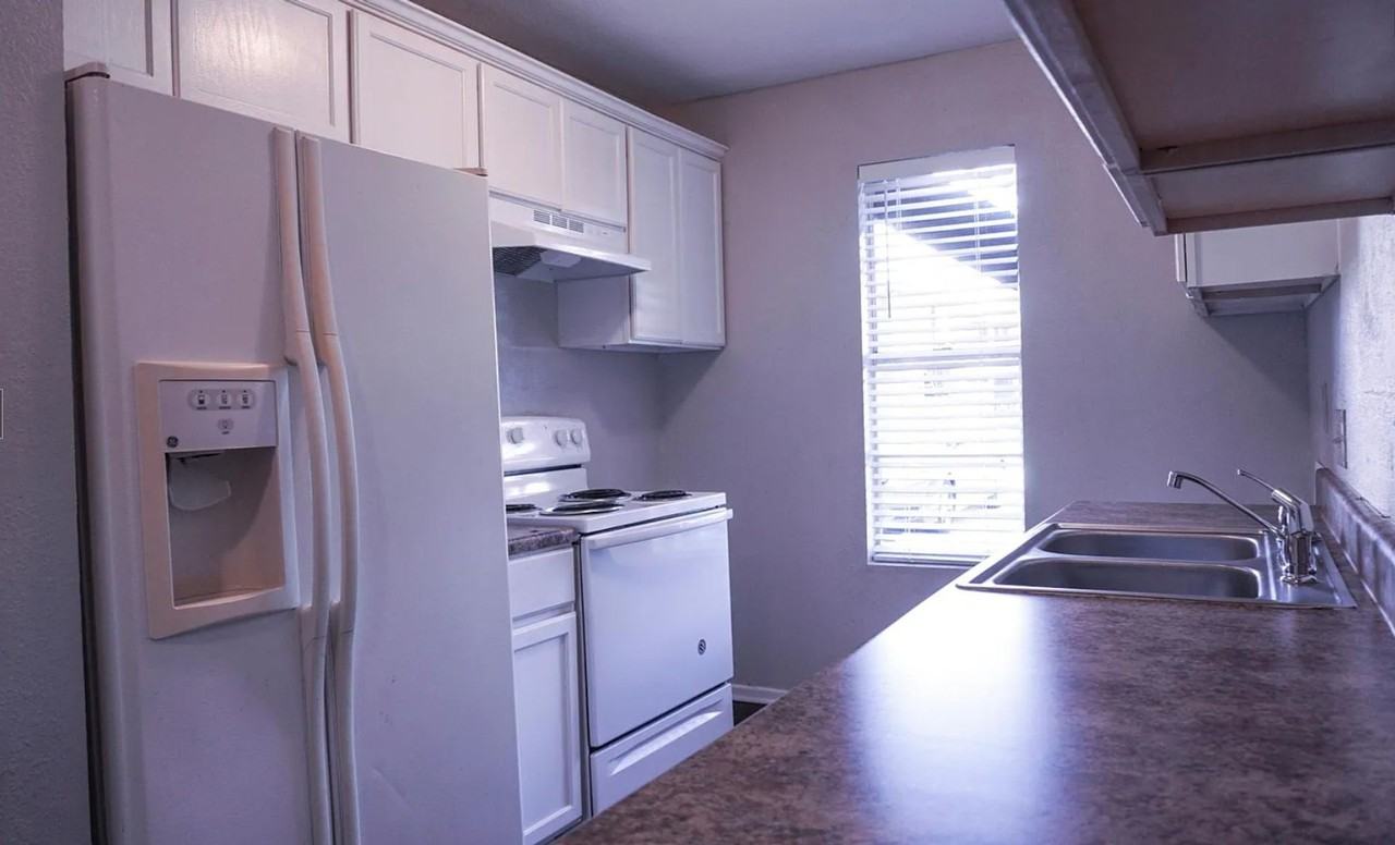 Spacious 2 Bedrooms - Photo 5 of 10