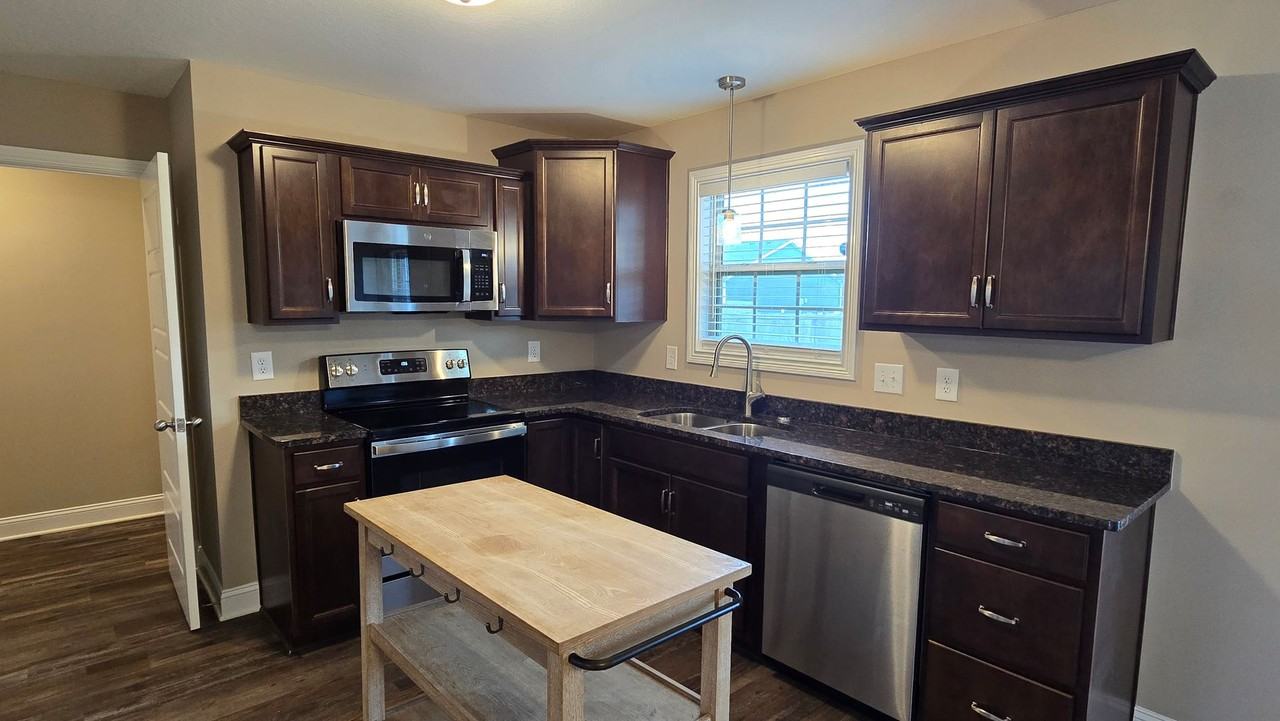 446 Irish Hills Dr - Photo 5 of 32