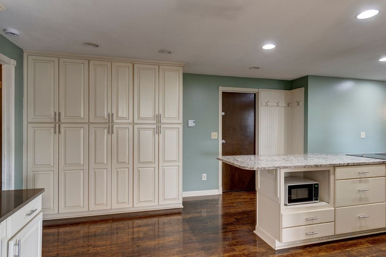 1913 Island View Rd - Photo 2 of 35