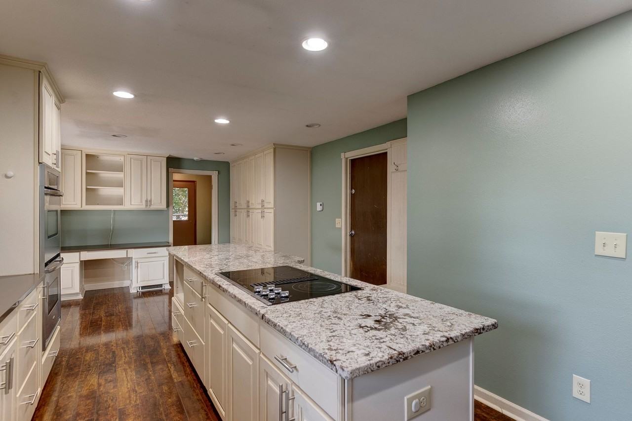 1913 Island View Rd - Photo 3 of 35
