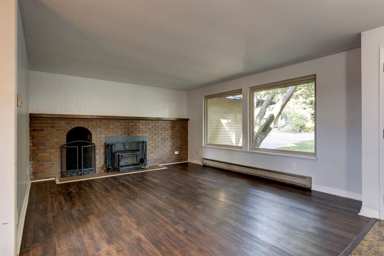 1913 Island View Rd - Photo 7 of 35