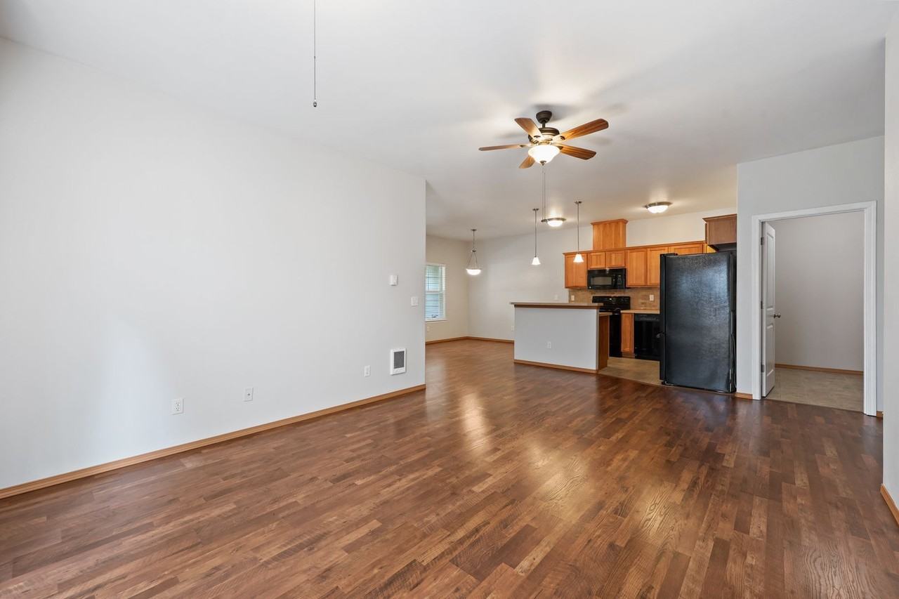 5267 66th Ave Se - Photo 5 of 30