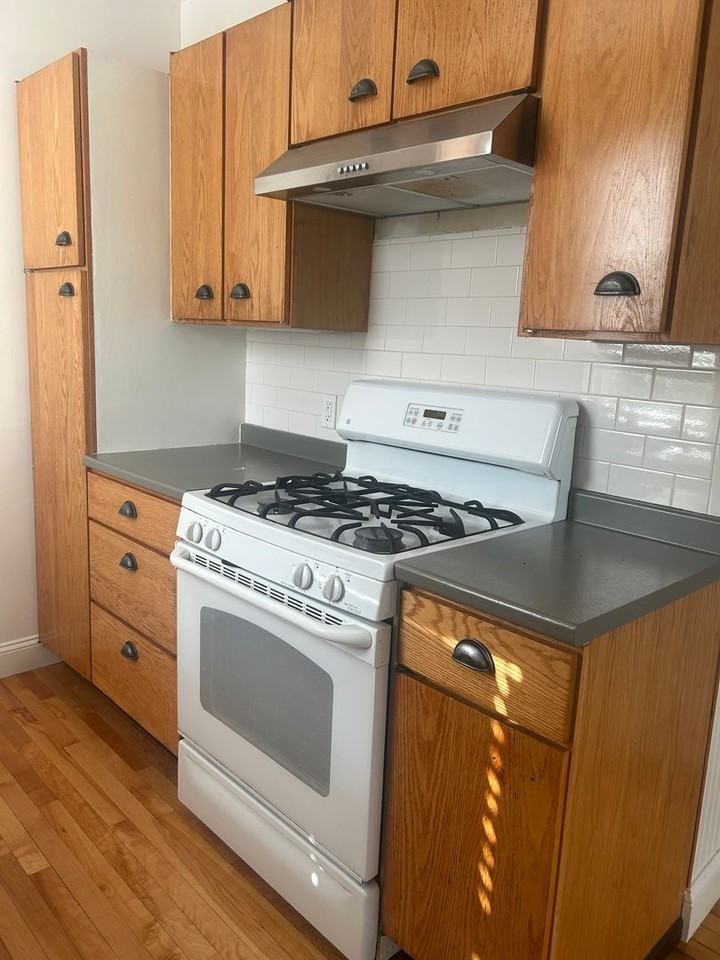 41 Beacon St - Photo 3 of 39