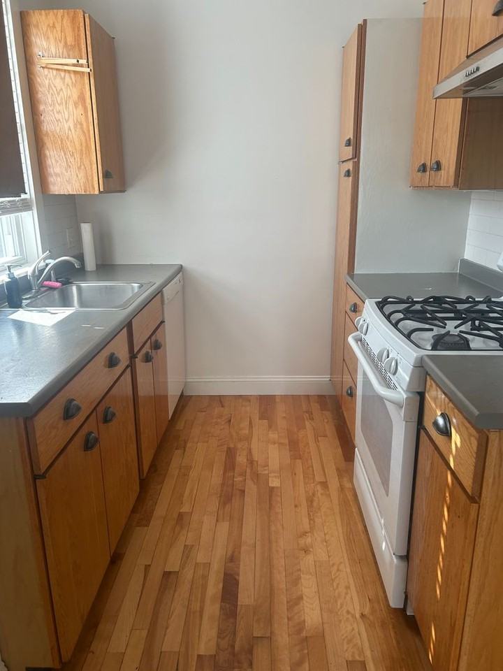41 Beacon St - Photo 4 of 39