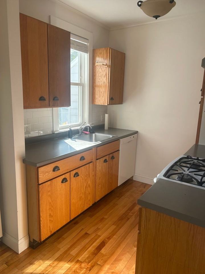 41 Beacon St - Photo 5 of 39