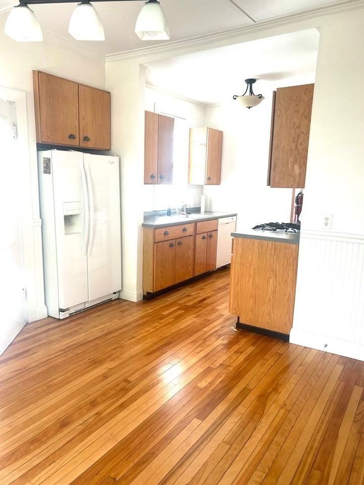 41 Beacon St - Photo 6 of 39