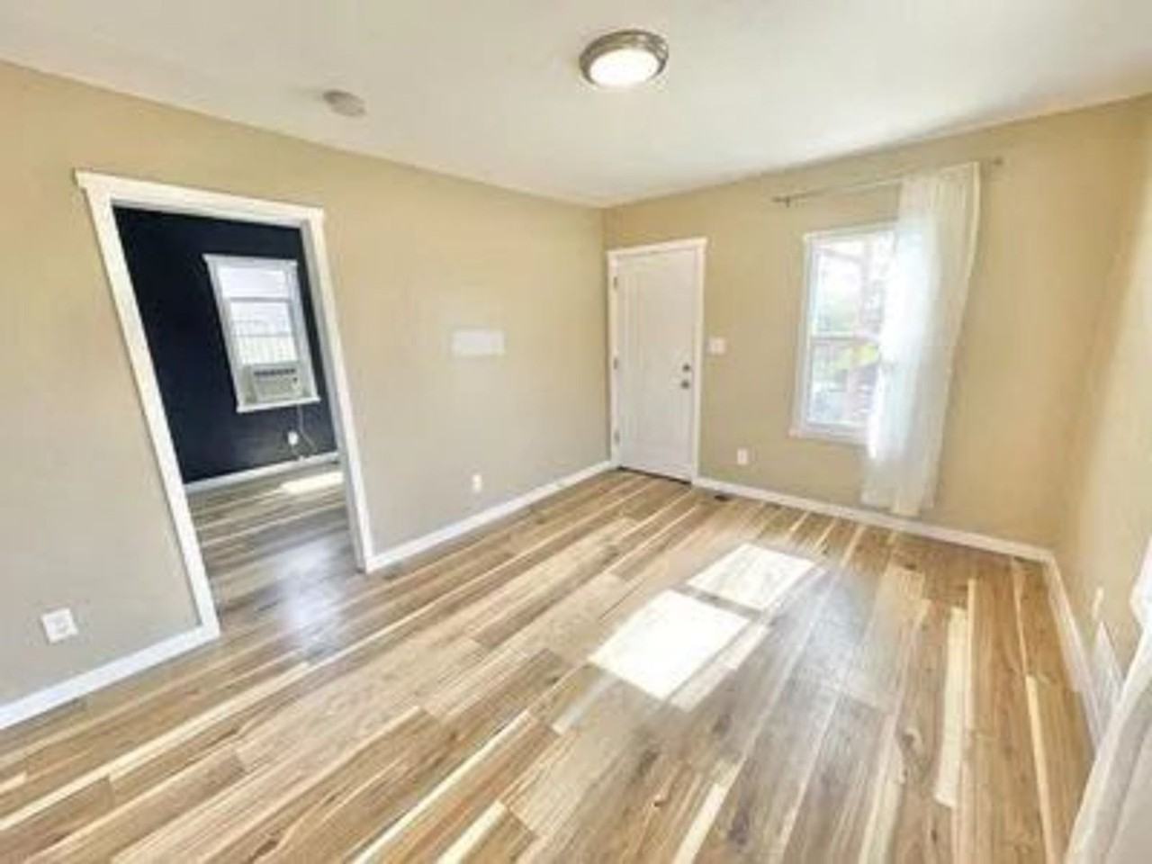 121 King St - Photo 2 of 12