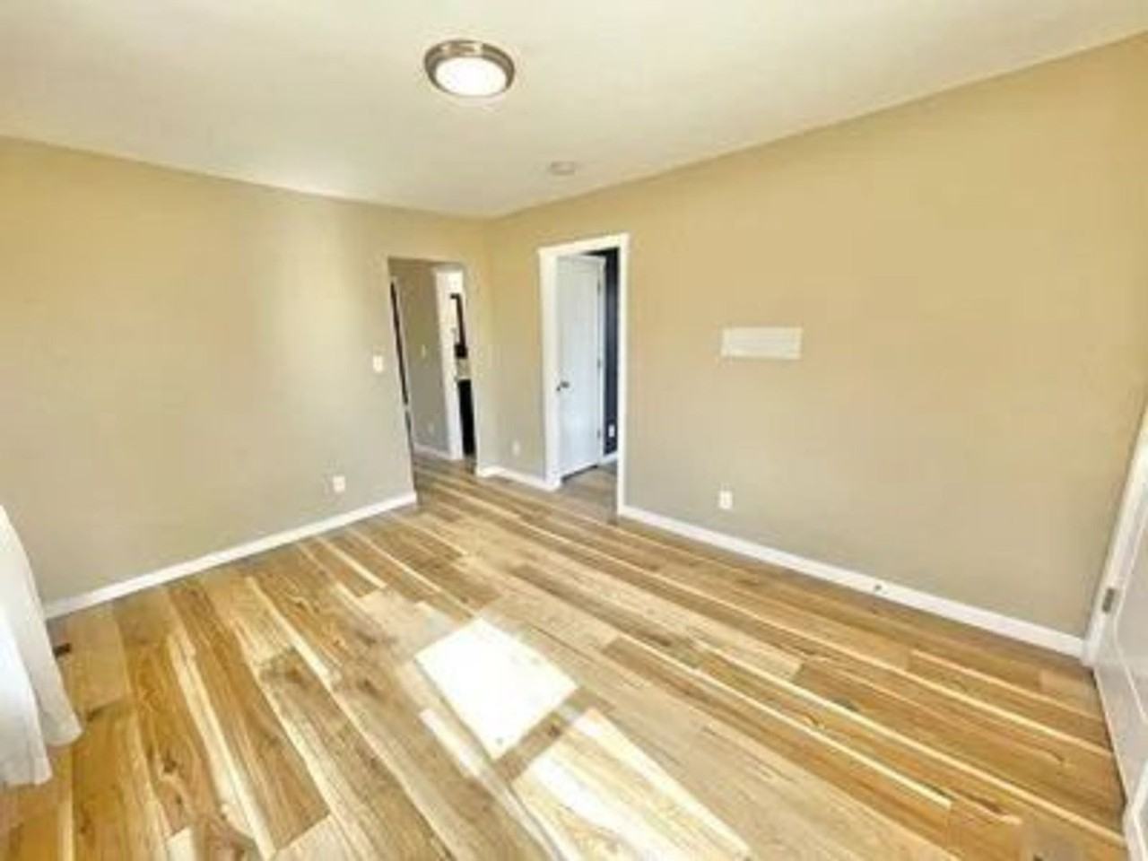 121 King St - Photo 3 of 12