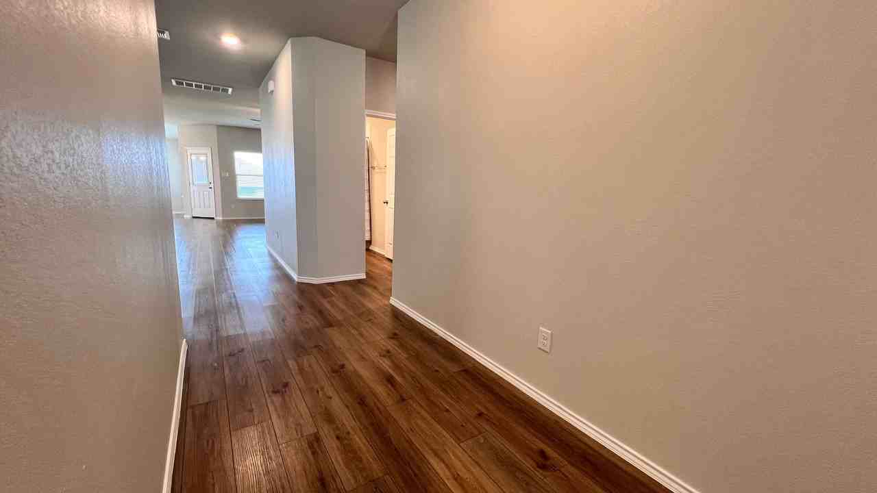 2426 Elba Dr - Photo 3 of 34