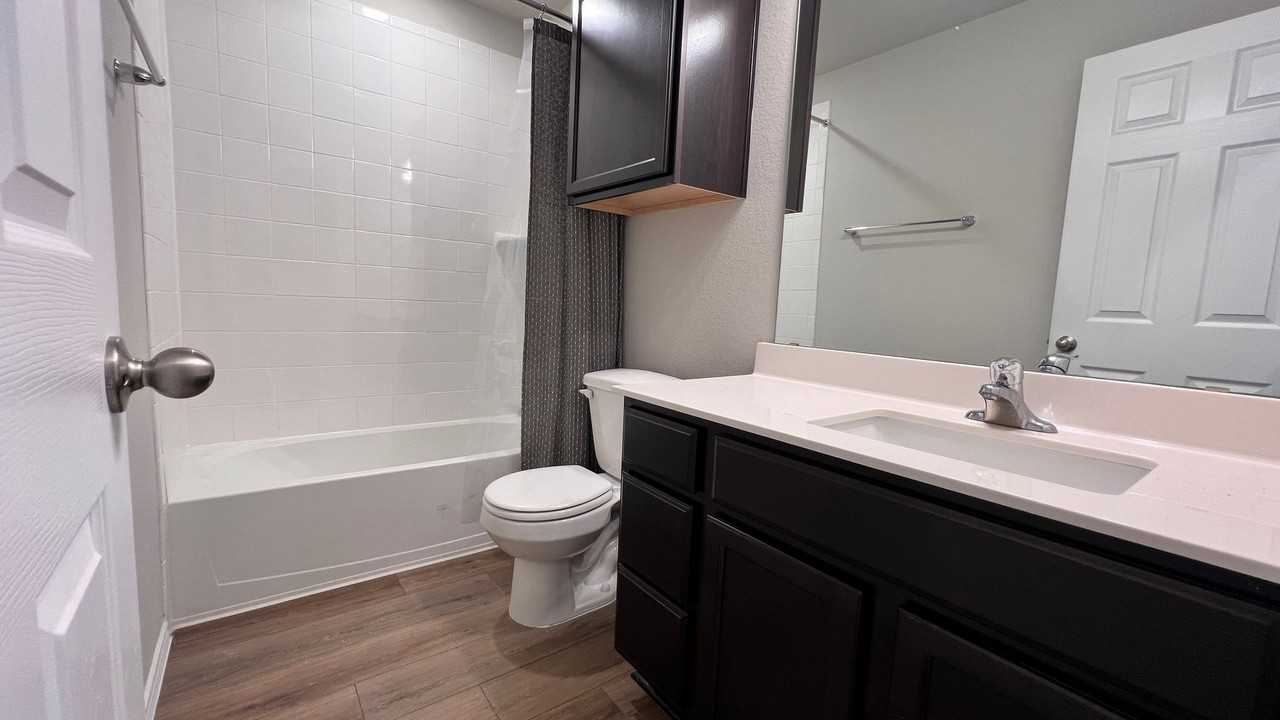 2426 Elba Dr - Photo 4 of 34