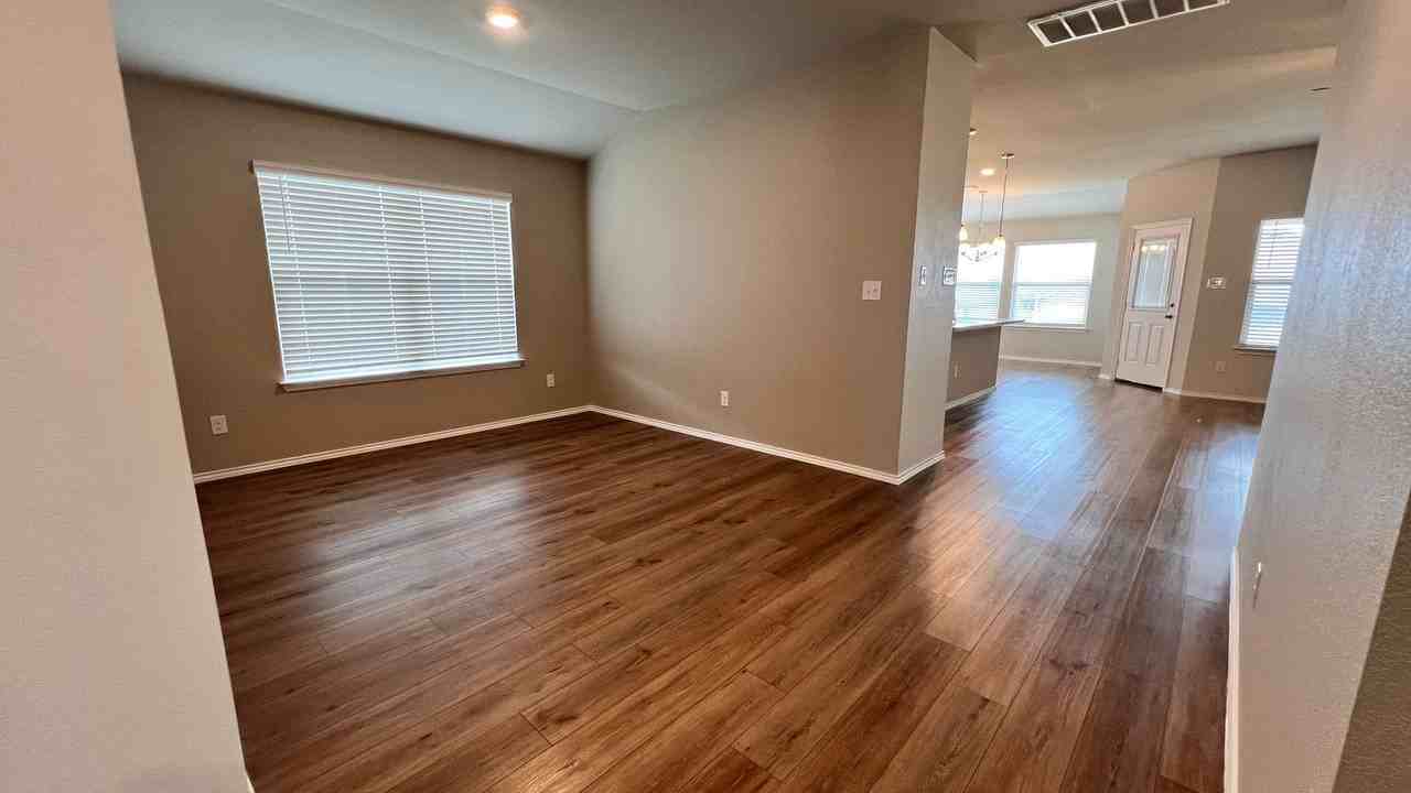 2426 Elba Dr - Photo 7 of 34