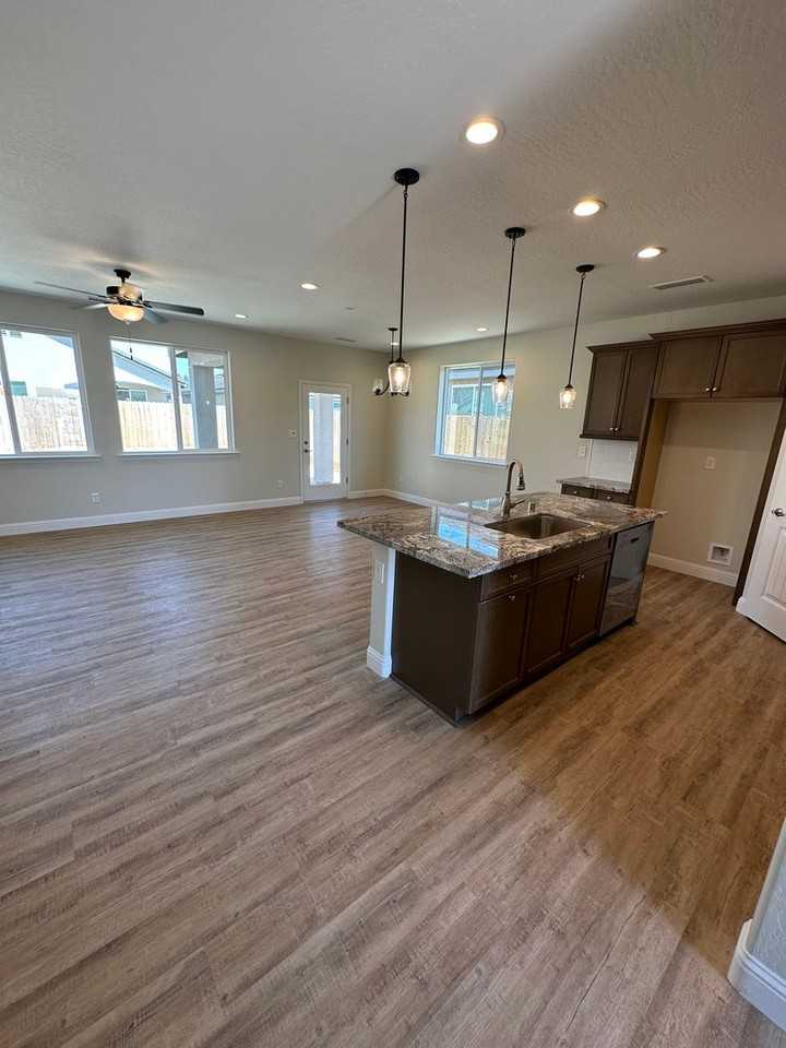 15864 W Ashli Ave - Photo 2 of 14