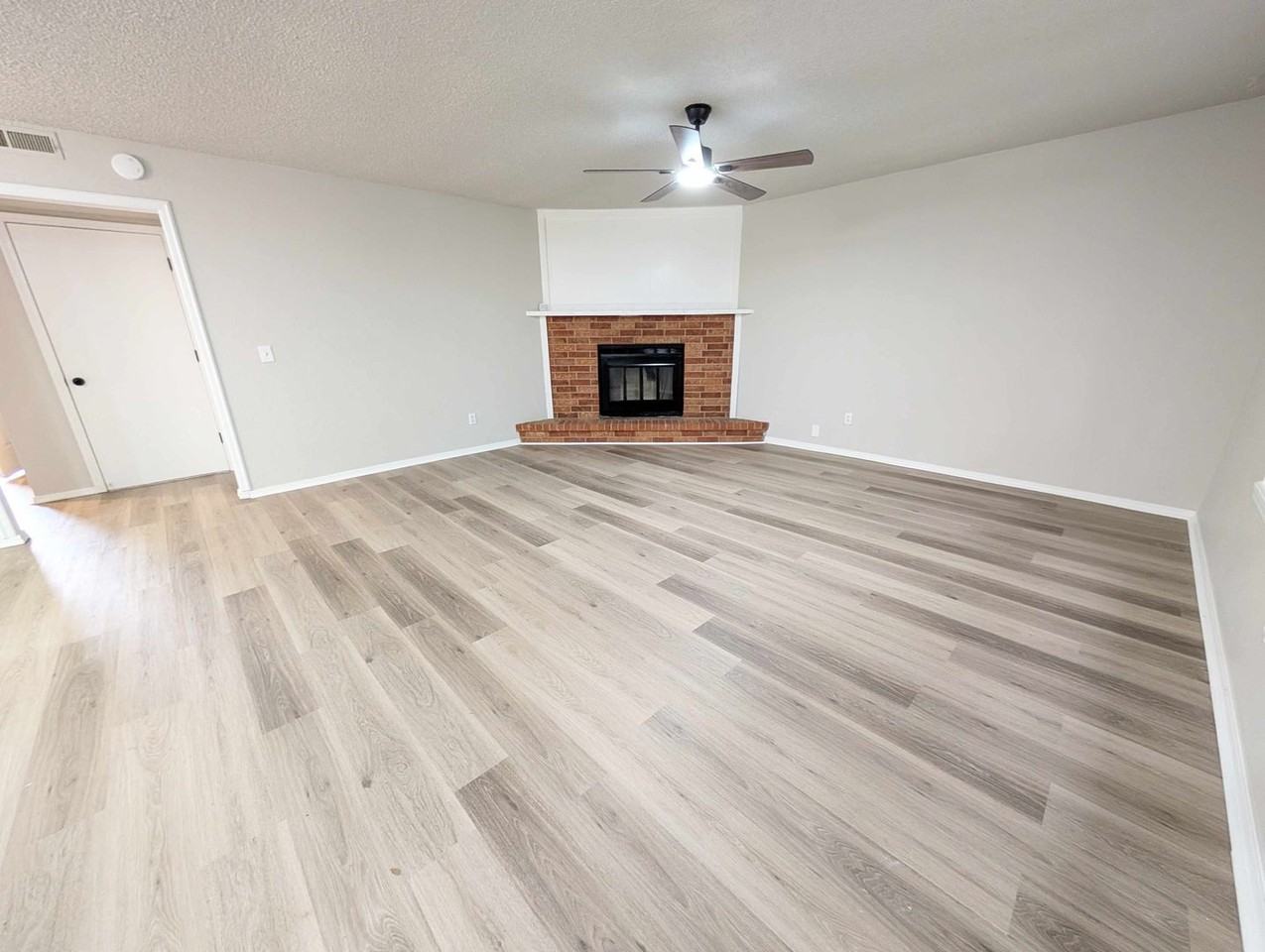 1609 Ne 4th St - Photo 4 of 19