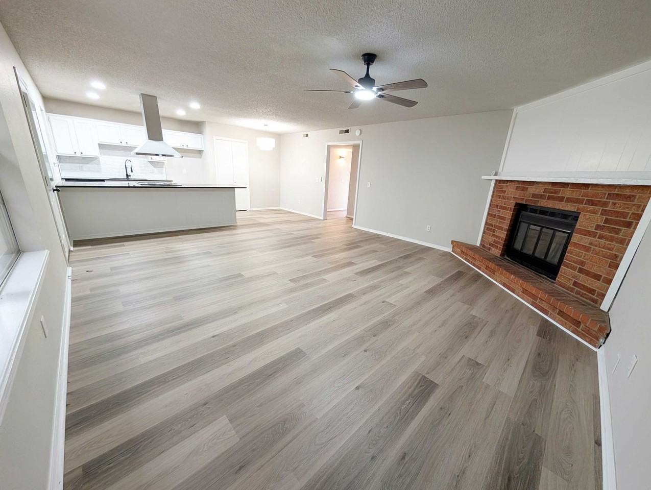 1609 Ne 4th St - Photo 5 of 19